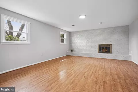 Living - 6539 Ashlawn Ct, Springfield, VA 22150 photo 1 of 1