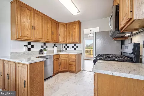 Kitchen - 6539 Ashlawn Ct, Springfield, VA 22150 photo 3 of 4