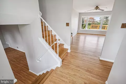 Entry Way - 6539 Ashlawn Ct, Springfield, VA 22150 photo 1 of 1