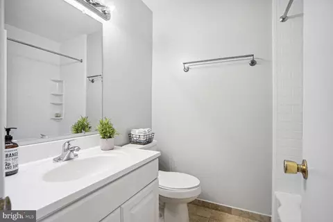 Bath - 6539 Ashlawn Ct, Springfield, VA 22150 photo 1 of 2