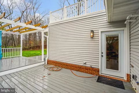 Exterior - 5514 Inverchapel Rd, Springfield, VA 22151 photo 9 of 17