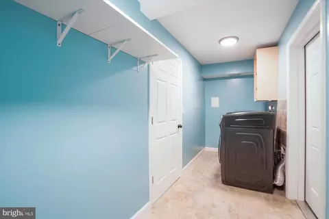 Entry Way - 5514 Inverchapel Rd, Springfield, VA 22151 photo 3 of 3