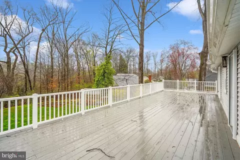 Exterior - 5514 Inverchapel Rd, Springfield, VA 22151 photo 3 of 17