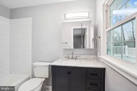 Bath - 5514 Inverchapel Rd, Springfield, VA 22151 photo 3 of 5