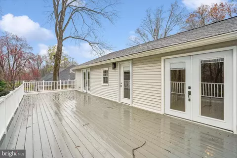 Exterior - 5514 Inverchapel Rd, Springfield, VA 22151 photo 5 of 17