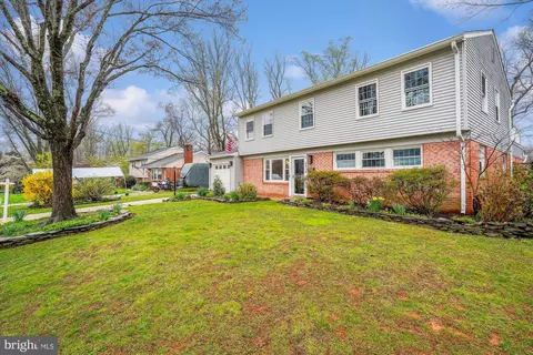 Exterior - 5514 Inverchapel Rd, Springfield, VA 22151 photo 16 of 17