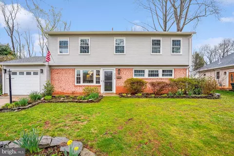 Exterior - 5514 Inverchapel Rd, Springfield, VA 22151 photo 15 of 17