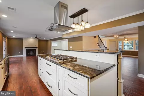 Kitchen - 5514 Inverchapel Rd, Springfield, VA 22151 photo 3 of 4