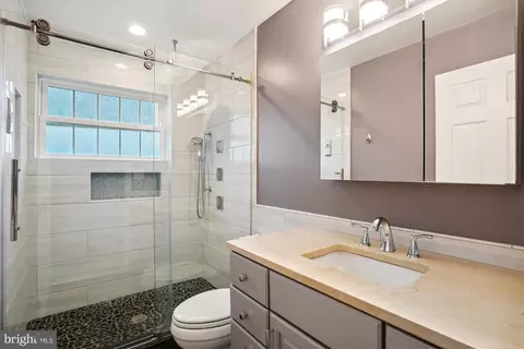 Bath - 5514 Inverchapel Rd, Springfield, VA 22151 photo 1 of 5