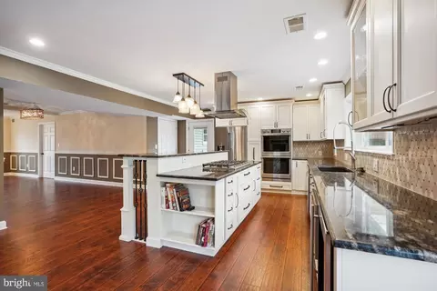 Kitchen - 5514 Inverchapel Rd, Springfield, VA 22151 photo 1 of 4