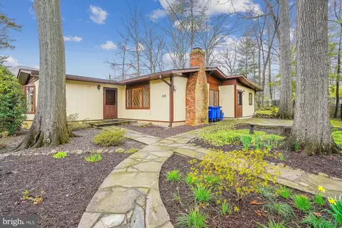 431 Van Buren St, Herndon, VA 20170