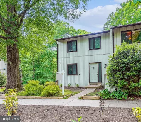 2352 Antiqua Ct, Reston, VA 20191