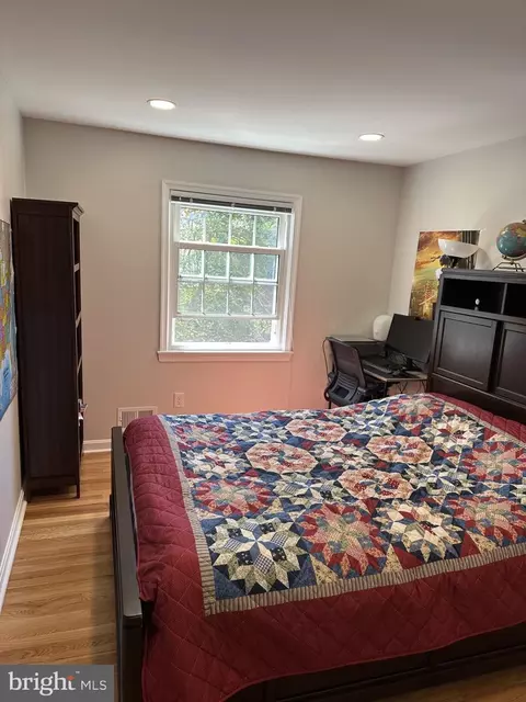 Bedroom - 6811 Market Square Dr, Mclean, VA 22101 photo 3 of 4