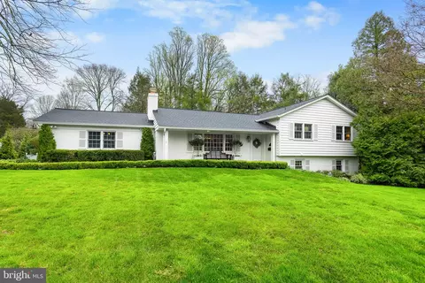 6502 Lily Dhu Ln, Falls Church, VA 22044