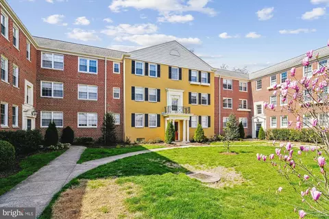 6717 W Wakefield Dr #B2, Alexandria, VA 22307