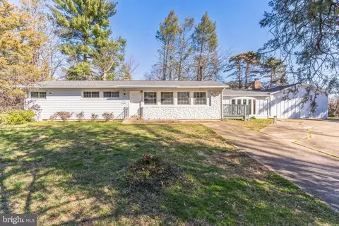 9112 Okla Dr, Fairfax, VA 22031