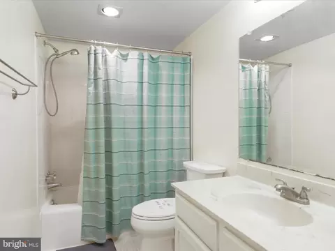 Bath - 7640 Provincial Dr #108, Mclean, VA 22102 photo 2 of 2
