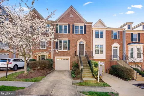 7112 Tanworth Dr, Springfield, VA 22152