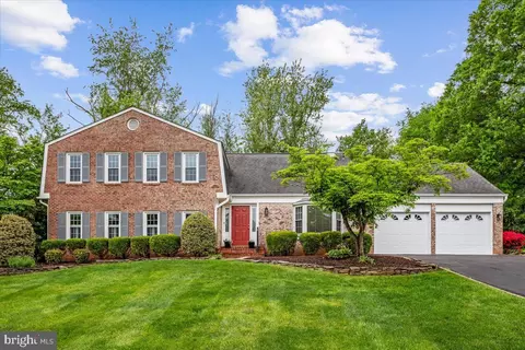 1434 Rosewood Hill Dr, Vienna, VA 22182