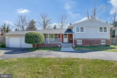 6305 Crestwood Dr, Alexandria, VA 22312