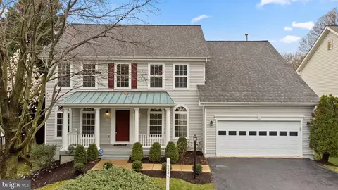 6717 Lake Village Dr, Alexandria, VA 22315