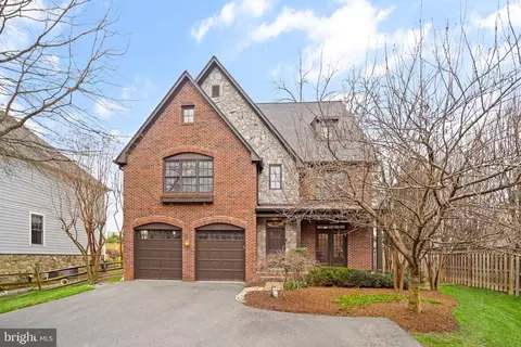 1516 Pathfinder Ln, Mclean, VA 22101
