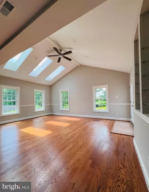 6123 Franconia Station Ln, Alexandria, VA 22310