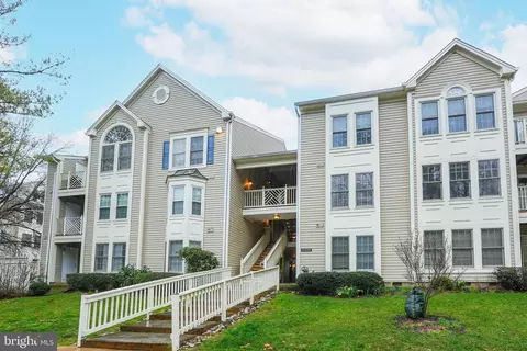12229 Fairfield House Dr #204A, Fairfax, VA 22033