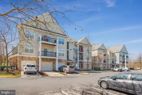 5172 William Colin Ct #D, Centreville, VA 20120