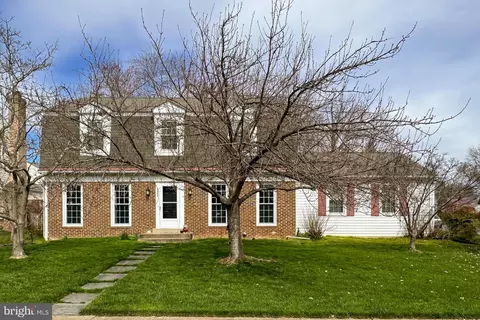 5551 Shooters Hill Ln, Fairfax, VA 22032