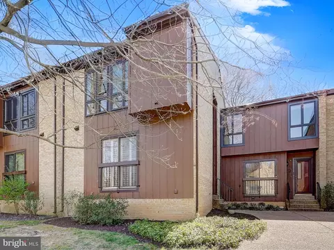 3189 Readsborough Ct, Fairfax, VA 22031