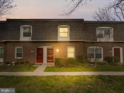 8138 Carrleigh Pkwy #124, Springfield, VA 22152