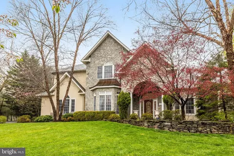 12196 Goldenchain Ct, Herndon, VA 20171