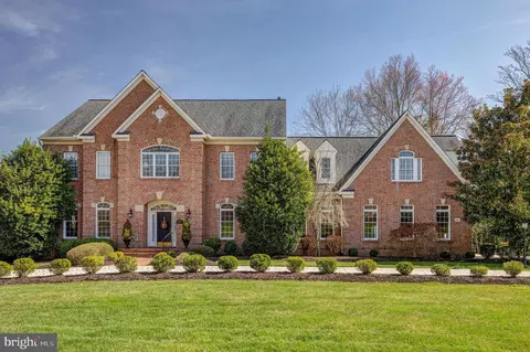 9903 Hessick Ct, Great Falls, VA 22066