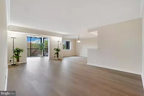 5902 Mount Eagle Dr #405, Alexandria, VA 22303