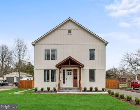 6811 Smithway Dr, Alexandria, VA 22307
