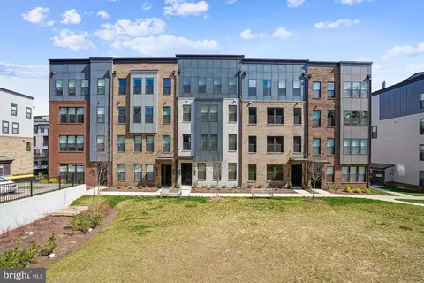 12122 Loblolly Dr #38, Fairfax, VA 22033