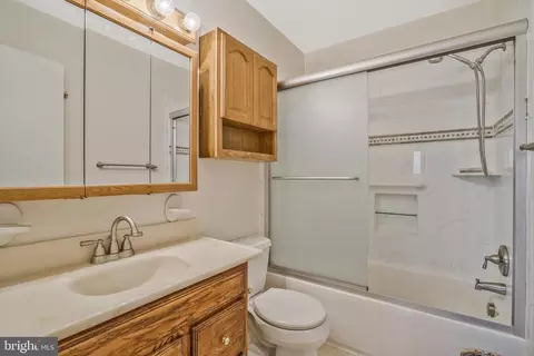 7830 Glenister Dr, Springfield, VA 22152 photo 11