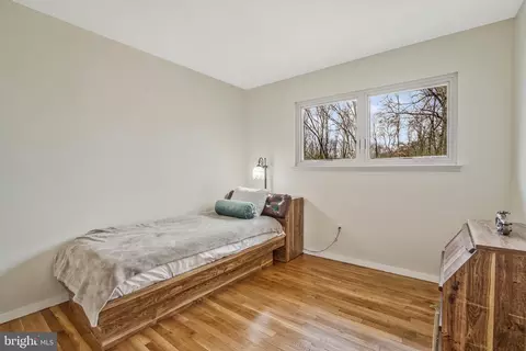 7830 Glenister Dr, Springfield, VA 22152 photo 12