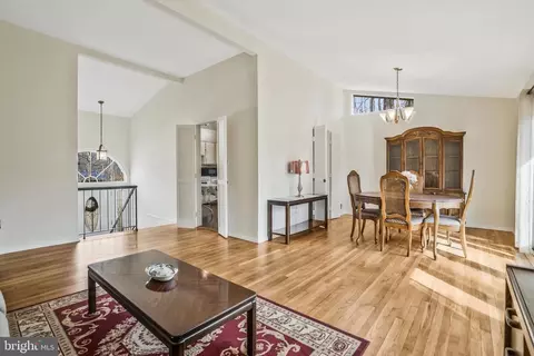 7830 Glenister Dr, Springfield, VA 22152 photo 23
