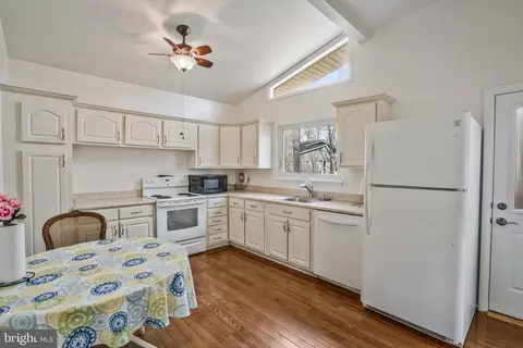 7830 Glenister Dr, Springfield, VA 22152 photo 19