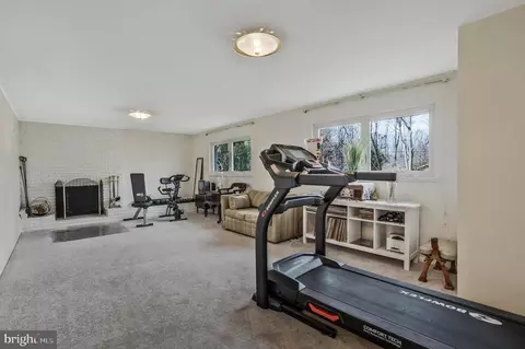 7830 Glenister Dr, Springfield, VA 22152 photo 32
