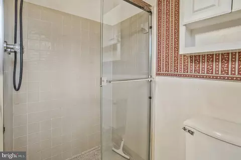 7830 Glenister Dr, Springfield, VA 22152 photo 8