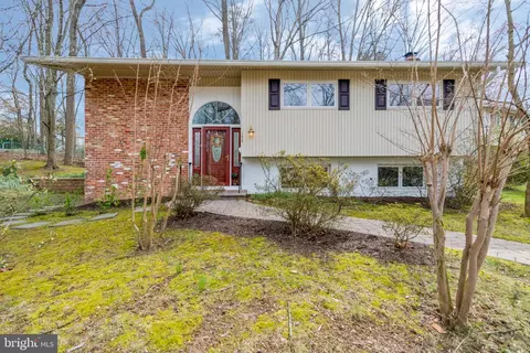 7830 Glenister Dr, Springfield, VA 22152
