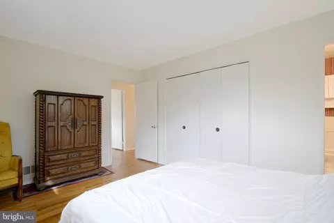 7830 Glenister Dr, Springfield, VA 22152 photo 5