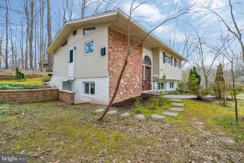 7830 Glenister Dr, Springfield, VA 22152 photo 3