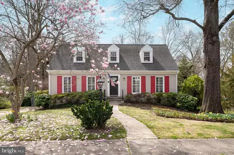 911 Dalebrook Dr, Alexandria, VA 22308