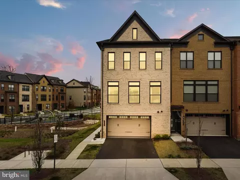 4563 Tanoak Way, Fairfax, VA 22030
