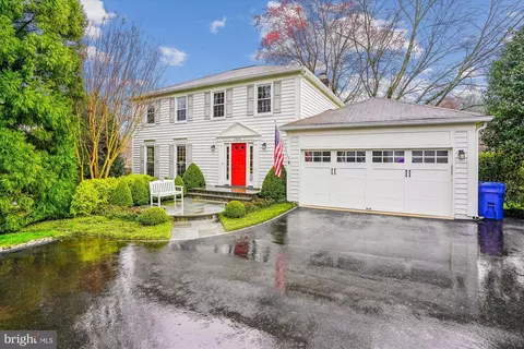 1019 Riva Ridge Dr, Great Falls, VA 22066