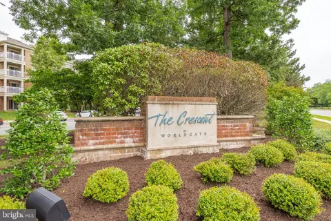 2203 Westcourt Ln #303, Herndon, VA 20170